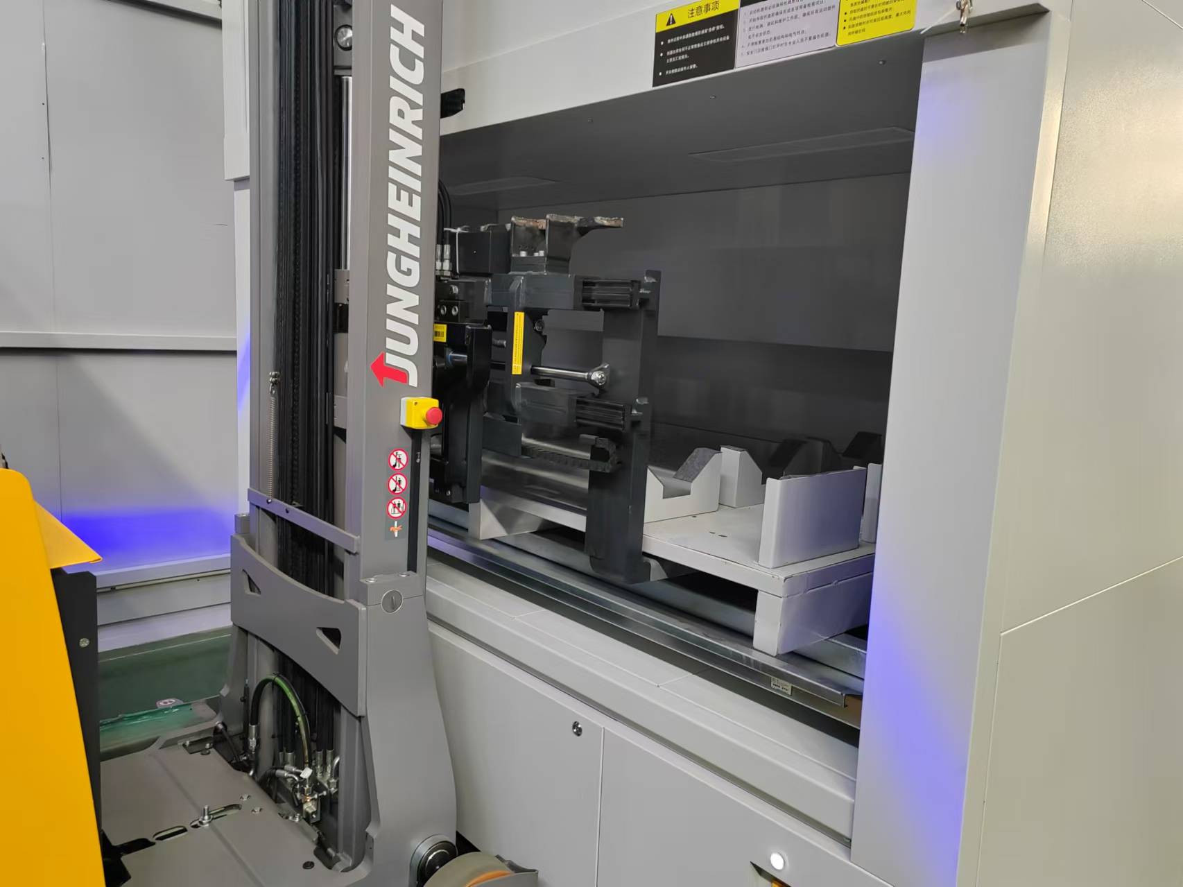 不知道垂直立体货柜是什么？厂家用大白话为你科普这个智能仓储工具