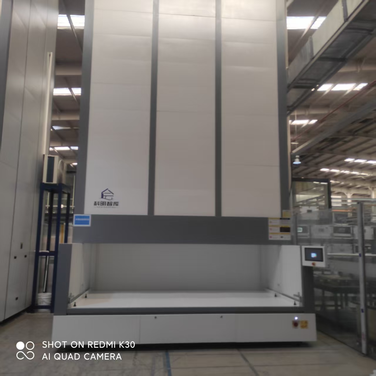 苏州仓储智能立柜厂家分享：智能垂直升降货柜如何让仓储空间长高