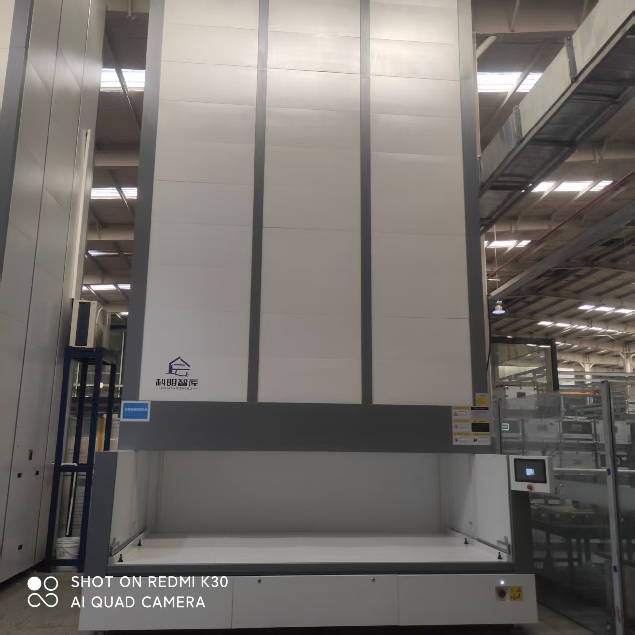 苏州仓储智能立柜厂家分享:垂直升降货柜如何让仓储空间长高