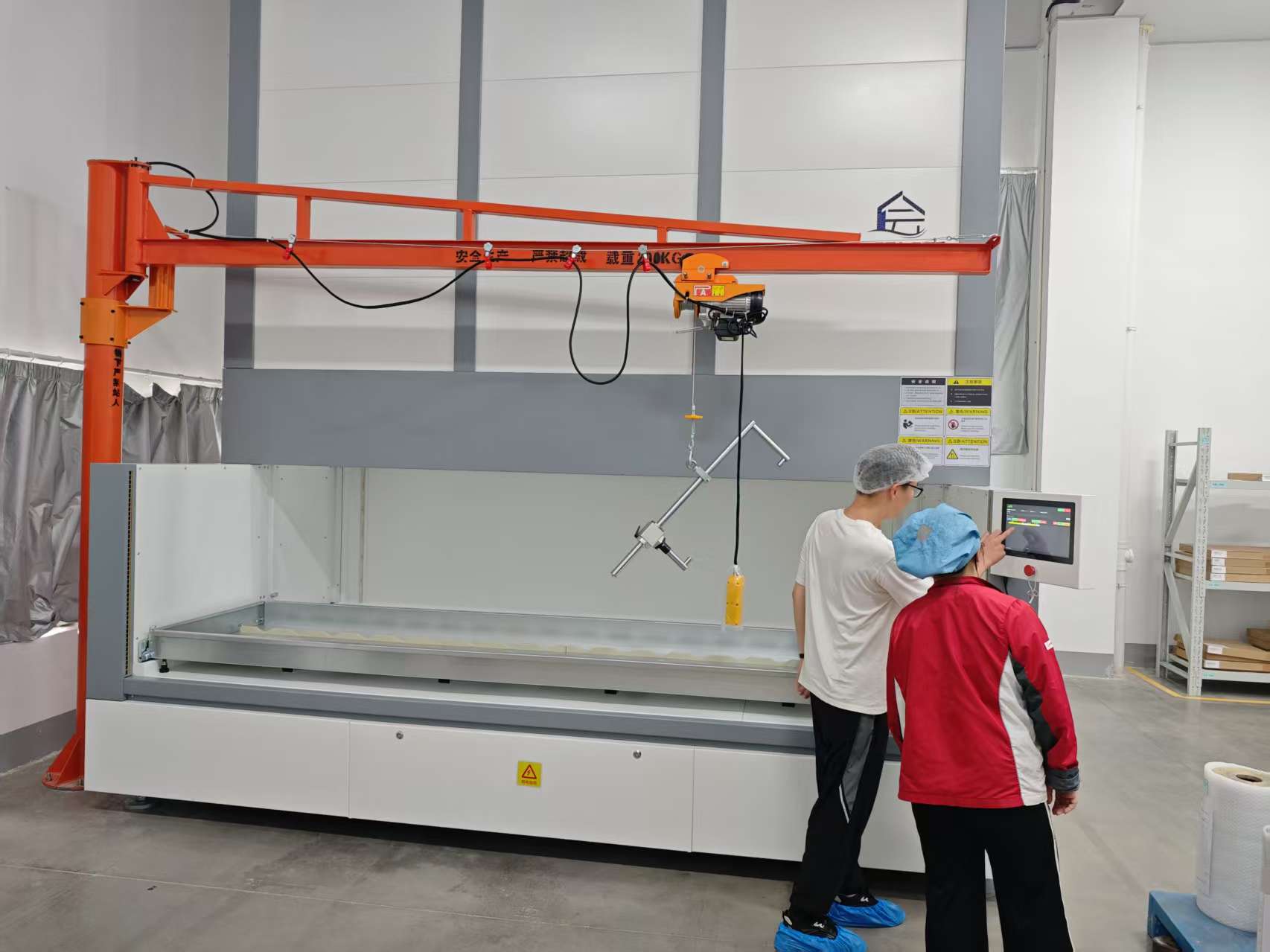 垂直货柜厂家：小型工厂 vs 大型仓储如何适配选择设备